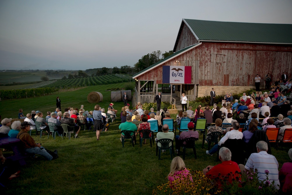Hillary Clinton, former U.S. secretary of state and 2016 Democratic presidential candidate, speaks during an organizing event in Baldwin, Iowa, U.S., on Wednesday, Aug. 26, 2015. Clinton is emphasizing investment in small towns to help strengthen rural America as part of a plan released after she was endorsed by U.S. Agriculture Secretary Tom Vilsack. Photographer: Daniel Acker/Bloomberg via Getty Images