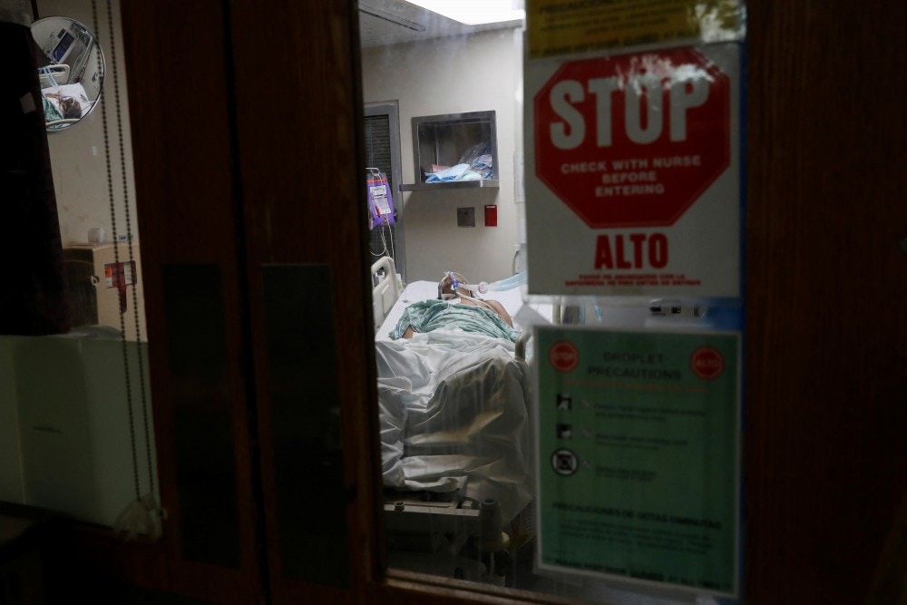 A coronavirus disease (COVID-19) positive patient lays in bed in the intensive care unit of Roseland Community Hospital on the South Side of Chicago, Illinois, U.S., April 22, 2020.  REUTERS/Shannon Stapleton - RC2Y9G9V5BAR