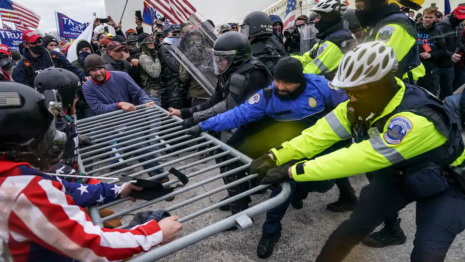 Washington Post image of far-right militants assaulting the Capitol