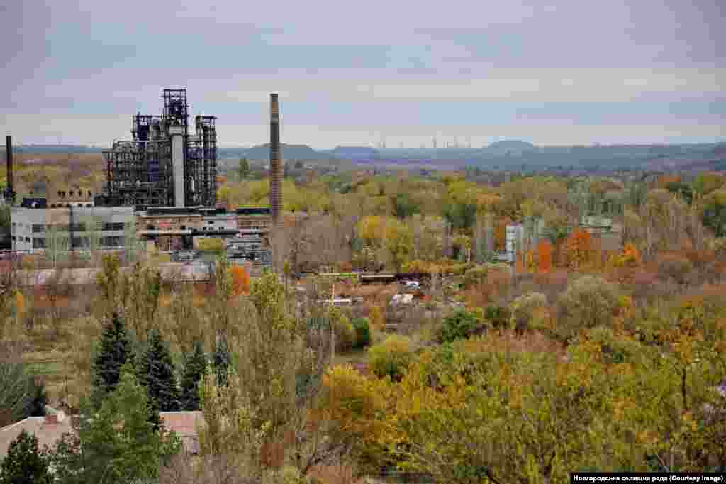 A view over Novhorodske&rsquo;s Phenol plant toward Horlivka, one of east Ukraine&rsquo;s separatist-held cities. &nbsp; Shevchenko told RFE/RL that the trench war between Ukraine and Russia-backed separatists that continues 4 kilometers from the edge of Novhorodske has further stifled the economy of the town, and many young people are leaving.