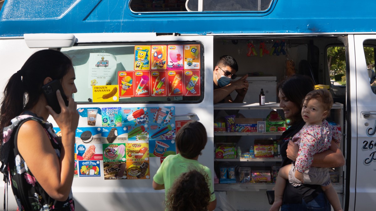Amid coronavirus, parents want ice cream vendors to return - Los Angeles Times