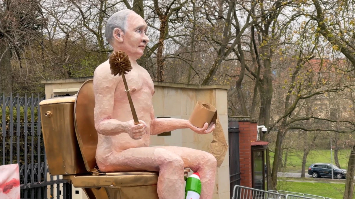 The Russian Bare: Protesters Erect Naked Putin Sculpture To Protest Spike I...